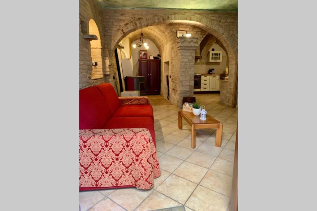 La Grotta - Casa Con Grotta Sotterranea Apartment Monterubbiano Ngoại thất bức ảnh