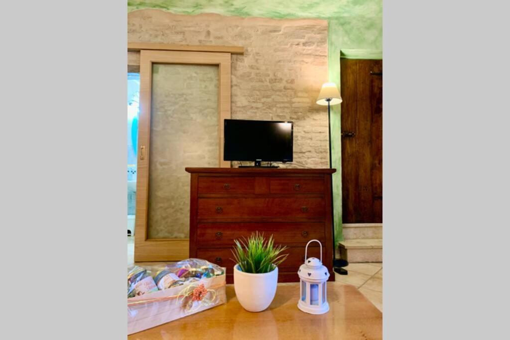 La Grotta - Casa Con Grotta Sotterranea Apartment Monterubbiano Ngoại thất bức ảnh